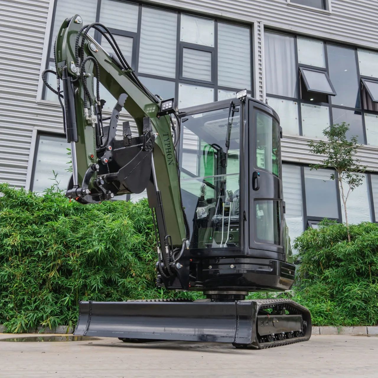 TYPHON TERROR XXV 2.7 Ton Mini Excavator 25.1HP Kubota D1105 Diesel AC Cabin