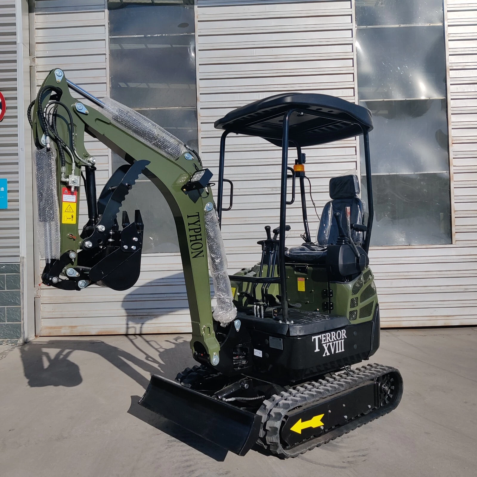 2026 4000 lb Typhon Terror XVIII Mini Excavator Rubber Track with Kubota Diesel