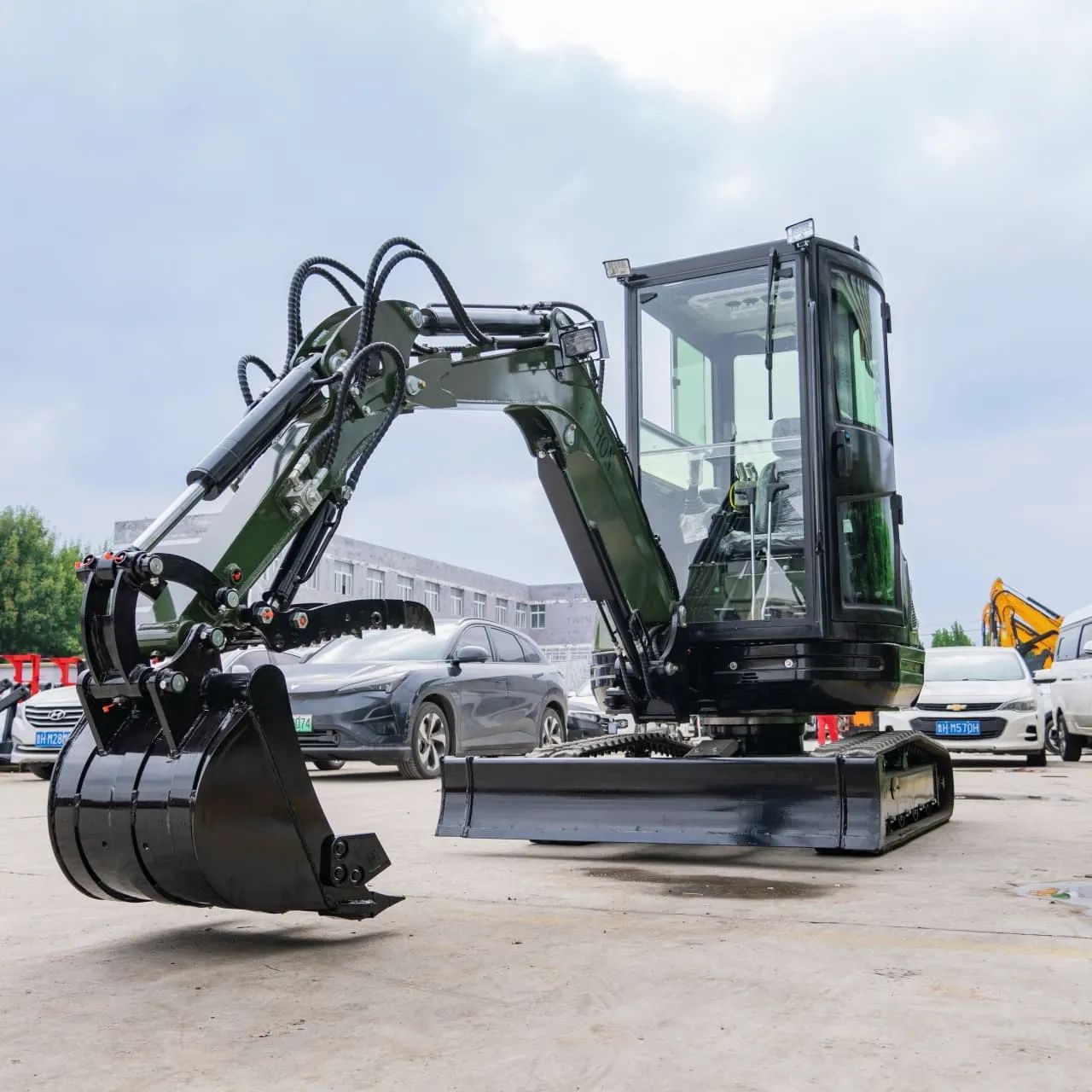 TYPHON TERROR XXV 2.7 Ton Mini Excavator 25.1HP Kubota D1105 Diesel AC Cabin